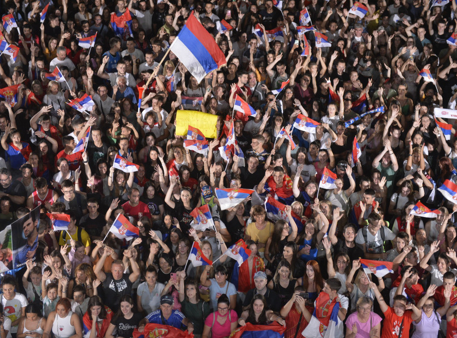 Spektakularan doček u Beogradu, ovacije košarkašima, Simaniću, Đoković zaplakao