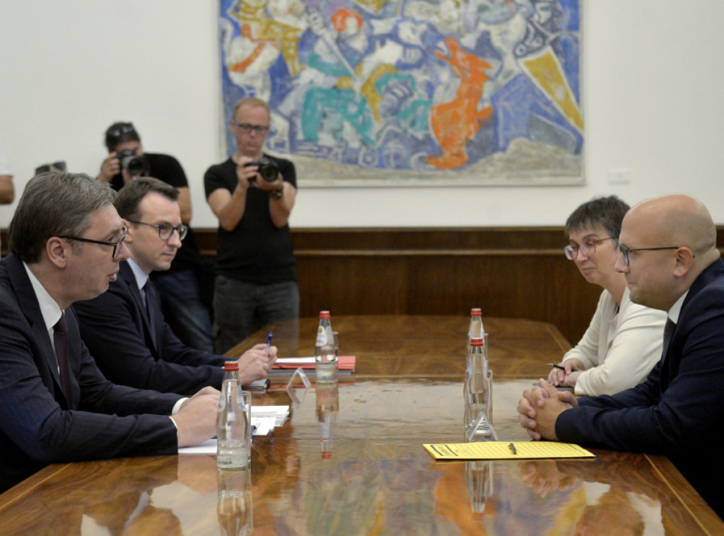 Vucic meets with Sarrazin