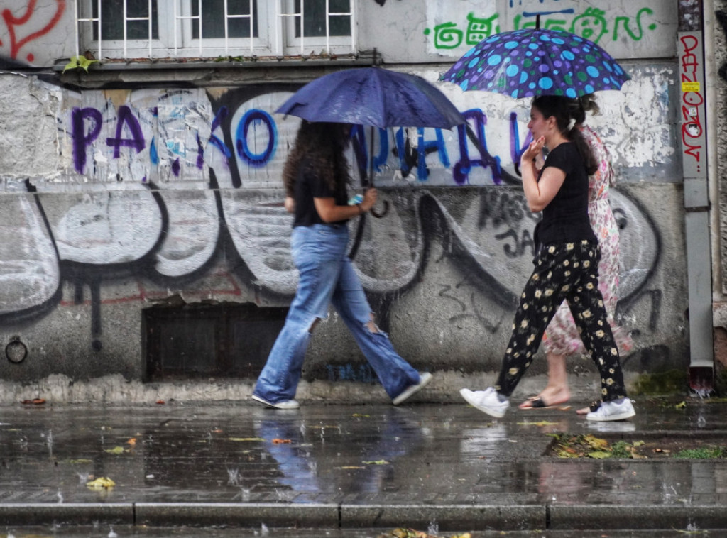 U Srbiji toplo i oblačno vreme, posle podne i uveče pljuskovi i grmljavina