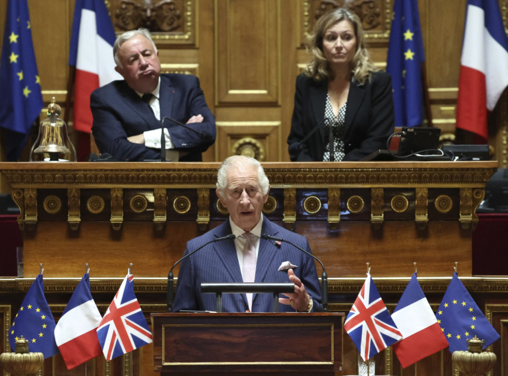 Stojeće ovacije za kralja Čarlsa Trećeg u francuskom Senatu