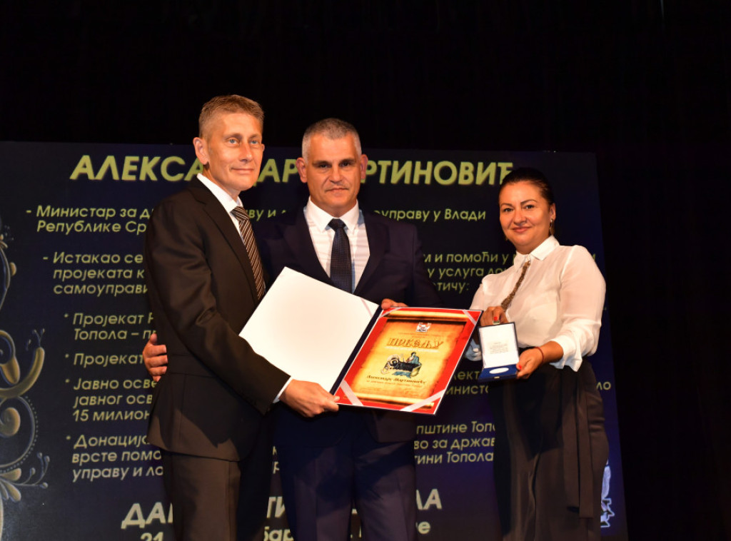 Ministar Aleksandar Martinović u Topoli primio povelju Rođenje Presvete Bogorodice