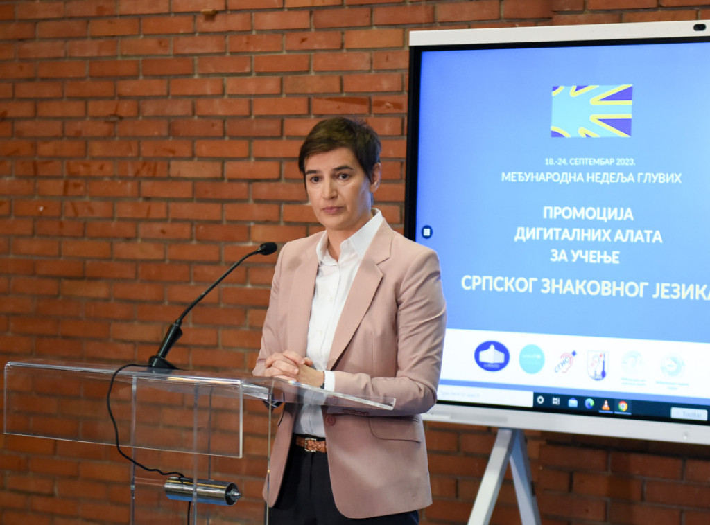 Ana Brnabić: Posle SOS aplikacije za gluve, prvi put imamo i udžbenik na znakovnom jeziku