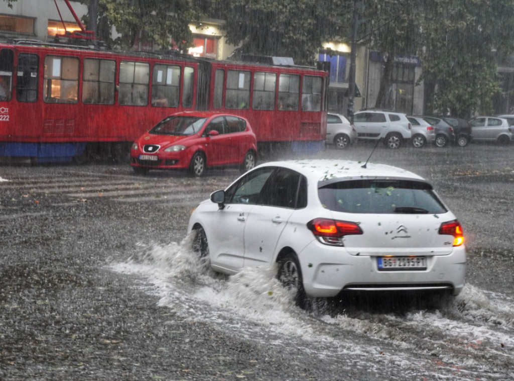 RHMZ upozorava na obilne padavine i olujni vetar, u pojedinim delovima zemlje na snazi crveni meteo-alarm