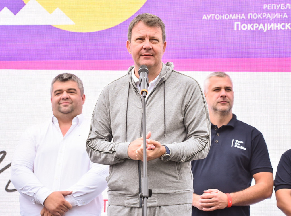 Mirović označio početak biciklističke trke u okviru manifestacije "Tour de Fruška"