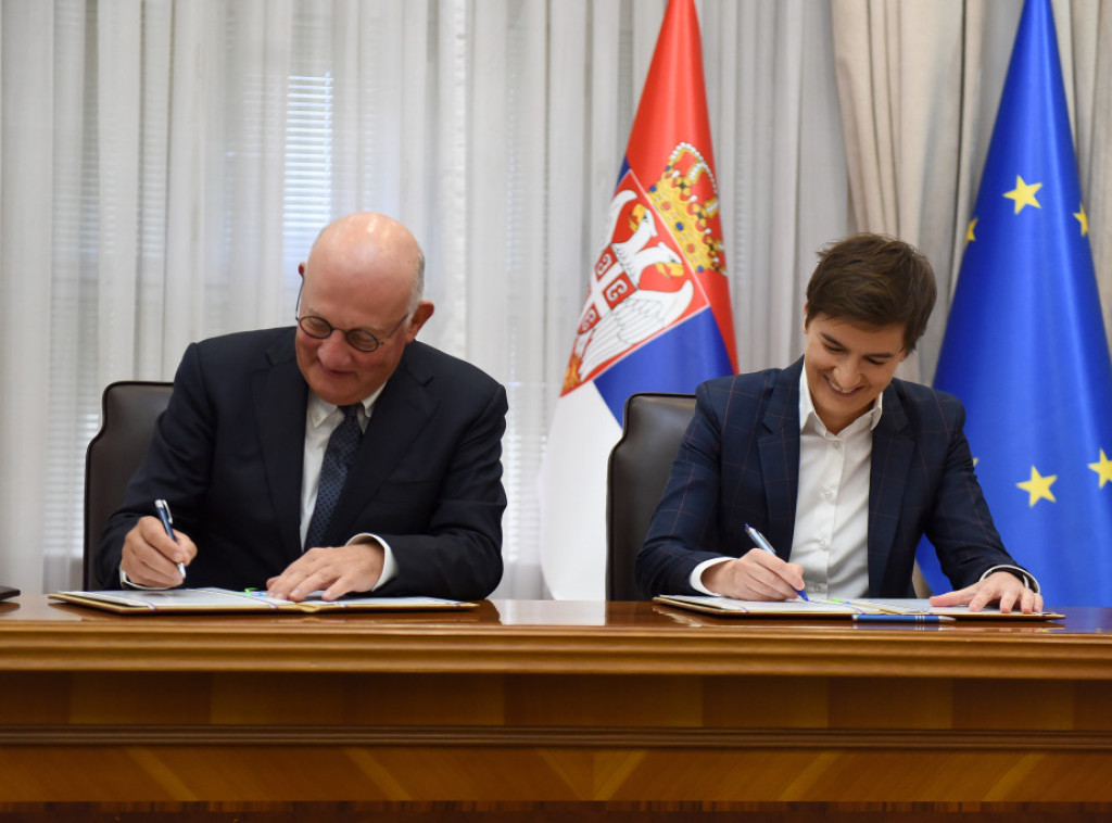 Brnabić i predstavnik Astra Zeneke potpisali Memorandum u okviru BIO4 Kampusa