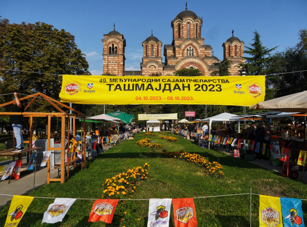 U parku Tašmajdan u Beogradu otvoren Međunarodni sajam pčelarstva