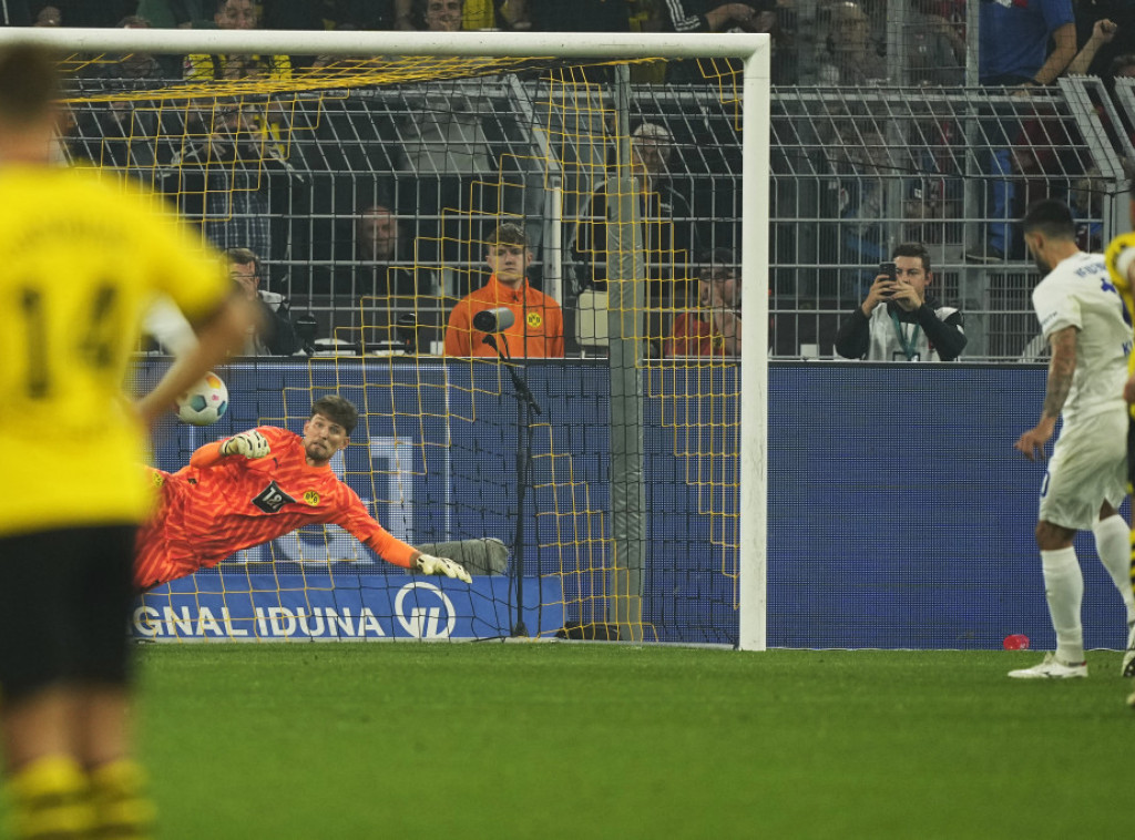 Švajcarski golman Gregor Kobel produžio ugovor sa Borusijom iz Dortmunda