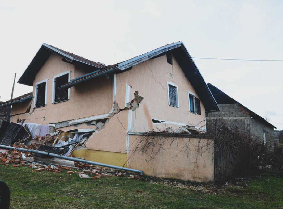 Tri godine od zemljotresa na Baniji najmanje 150 domaćinstava još nema vodu