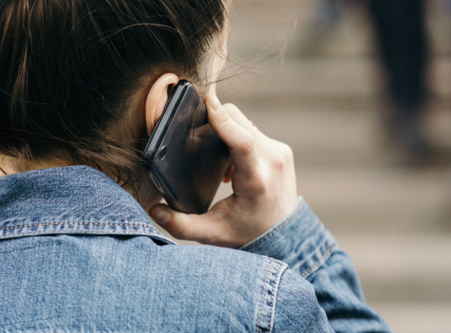 Razgovori fiksnim telefonom u proseku traju 1,9 minuta dnevno, a mobilnim sedam