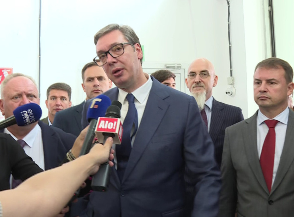 Vučić: Fabrika Aunde u Leskovcu praviće presvlake za sedista i za kragujevački Fijat