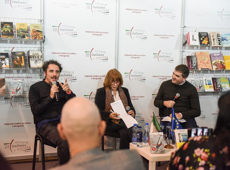 Pisci De Mikelis, Menekareli i Dezijati predstavili romane u Beogradu