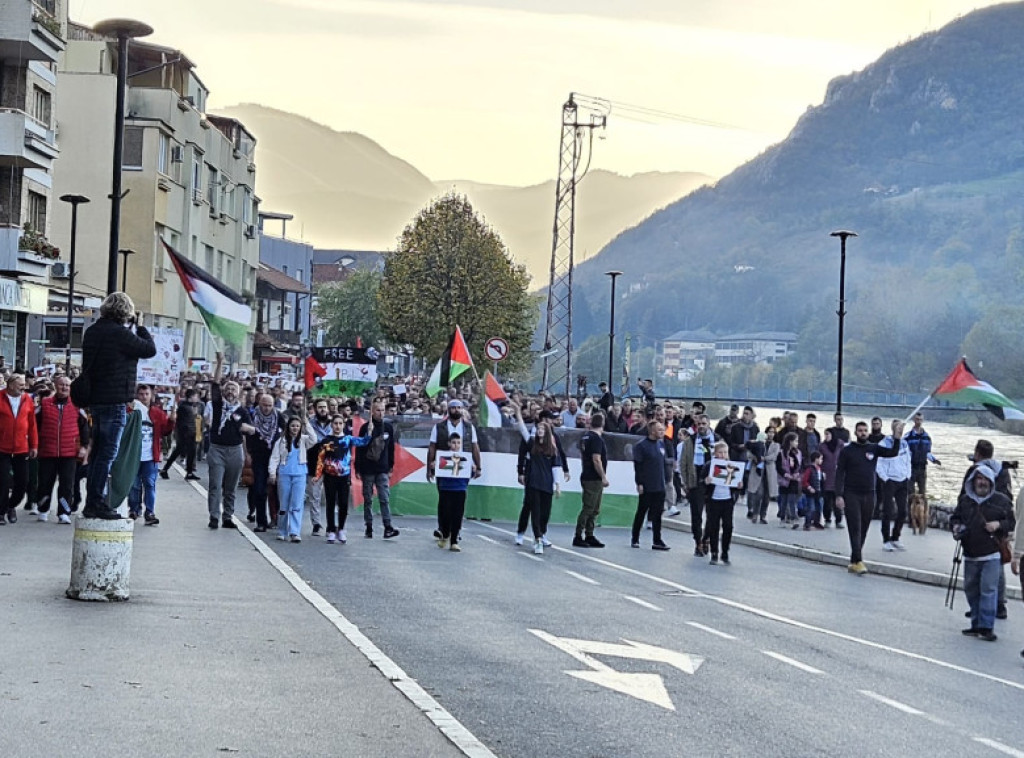 Nekoliko hiljada Prijepoljaca okupilo se u šetnji podrške narodu Gaze