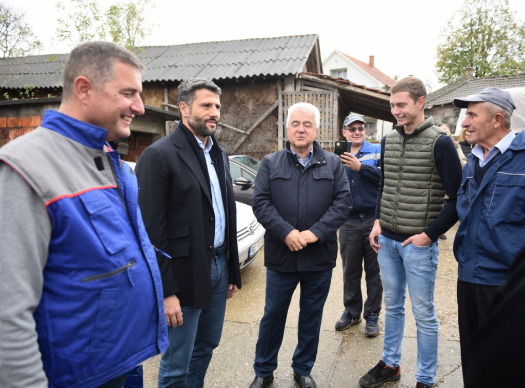 Šapić obišao poljoprivredno domaćinstvo porodice Paunić u Sopotu: Nema budućnosti bez čuvanja tradicije