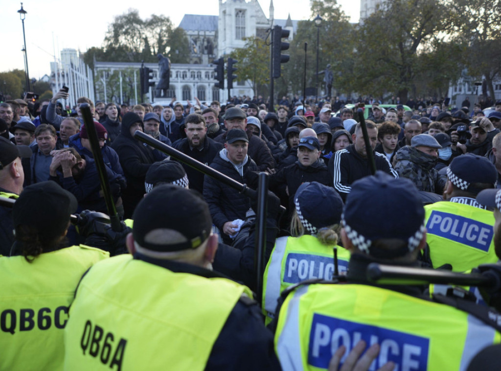 London: Policija uhapsila 92 pripadnika desnice, protivnika propalestinskog skupa