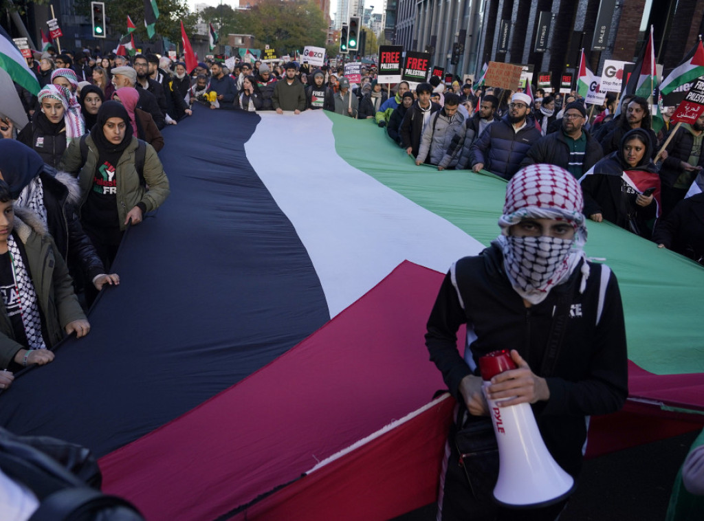 Britanska policija: Na propalestinskom protestu u Londonu prisutno oko 300.000 demonstranata