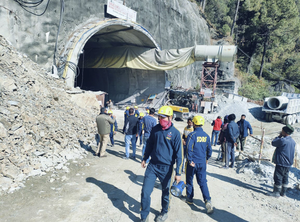 Indija: Nastavljeno spasavanje 40 radnika zatrpanih nakon što se urušio tunel