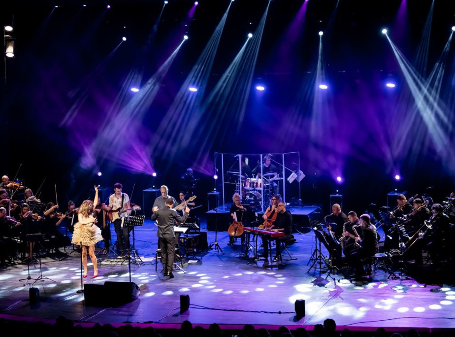 Zrenjaninska filharmonija sa hitovima Tine Tarner 1. februara nastupa u MTS dvorani