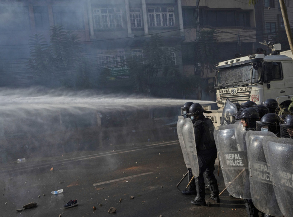 Policija u Nepalu pendrecima i suzavcima rasterala demonstrante