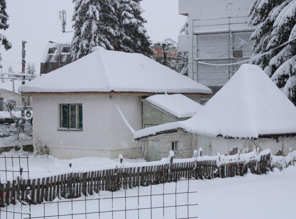 Snežna mećava izazvala probleme u više delova Srbije