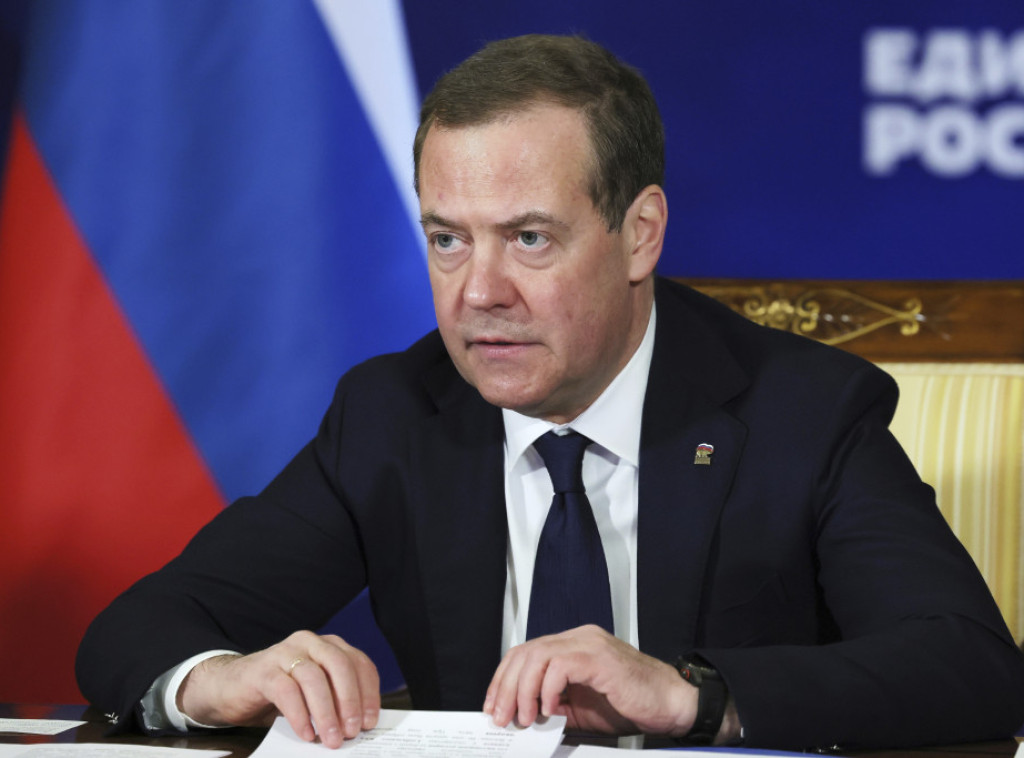 Medvedev: Sledi nuklearni odgovor ako Ukrajina pogodi ruske lansere raketa