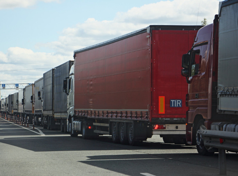 Teretna motorna vozila na Batrovcima čekaju pet sati