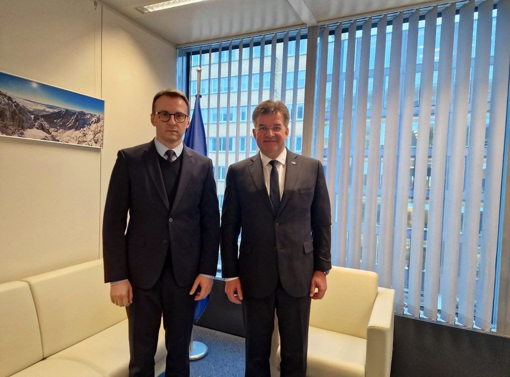 Petkovic meets with Lajcak in Brussels