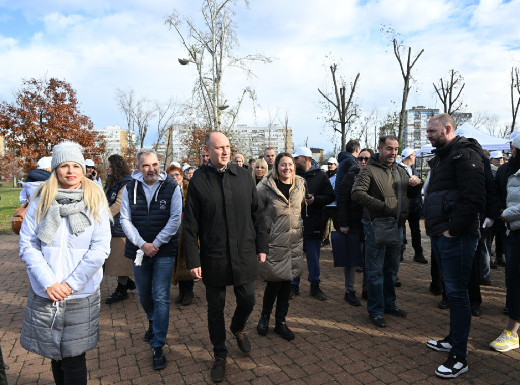 Novi Sad: Đurić u Limanskom parku učestvovao u nastavku akcije sadnje drveća