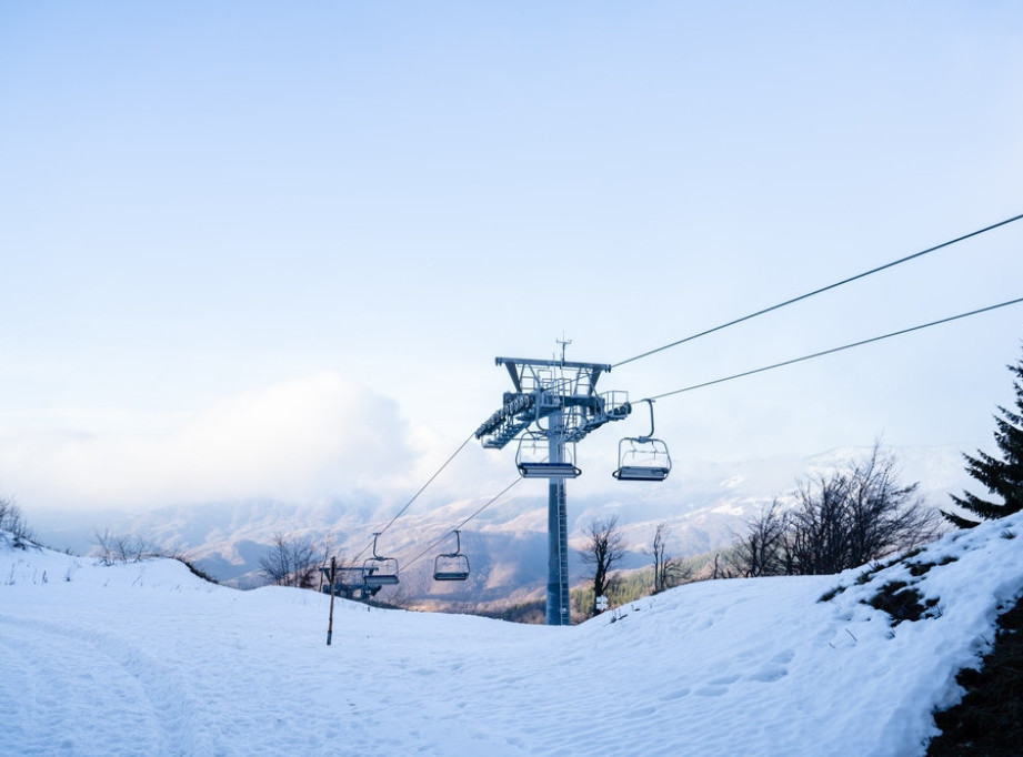 Najmanje 30 osoba povređeno kada se srušio deo žičare u ski centru u Španiji