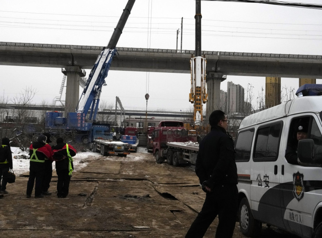 Peking: Zbog snega na koloseku sudarila se dva vozila metroa, 515 ljudi je povređeno