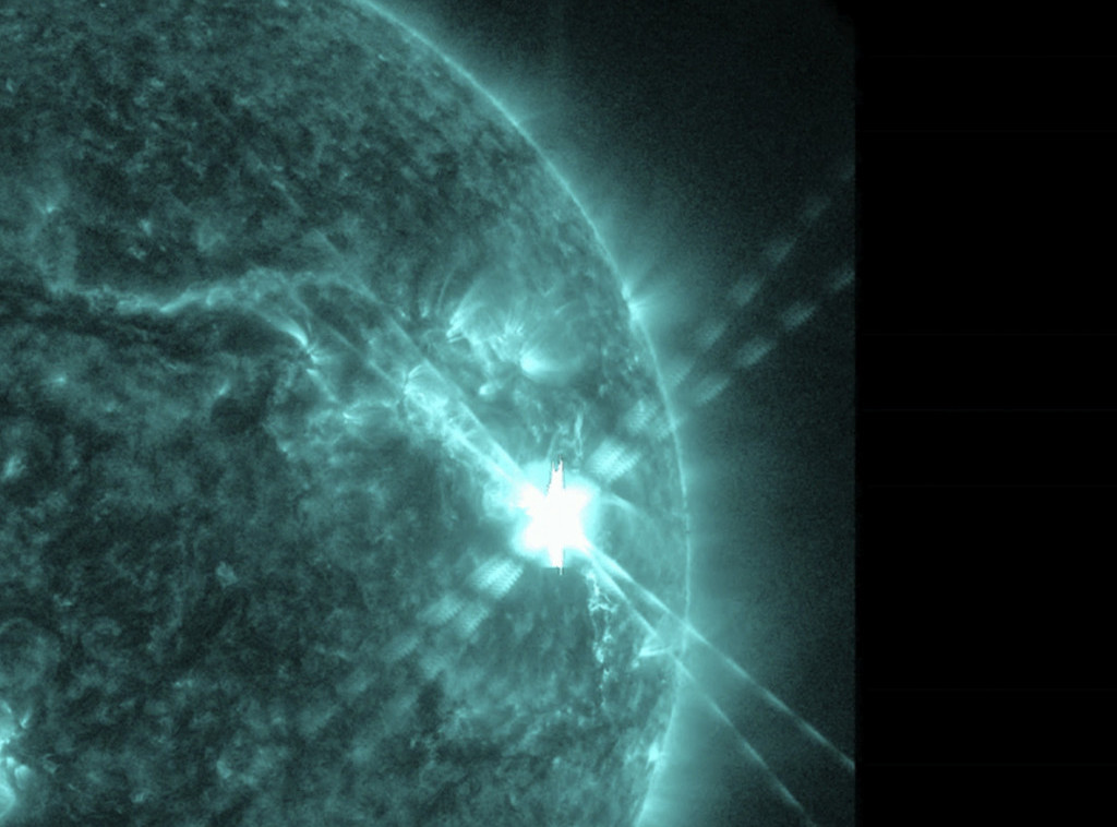 NASA objavila slike "neverovatne" solarne baklje koja je izazvala radio smetnje na Zemlji