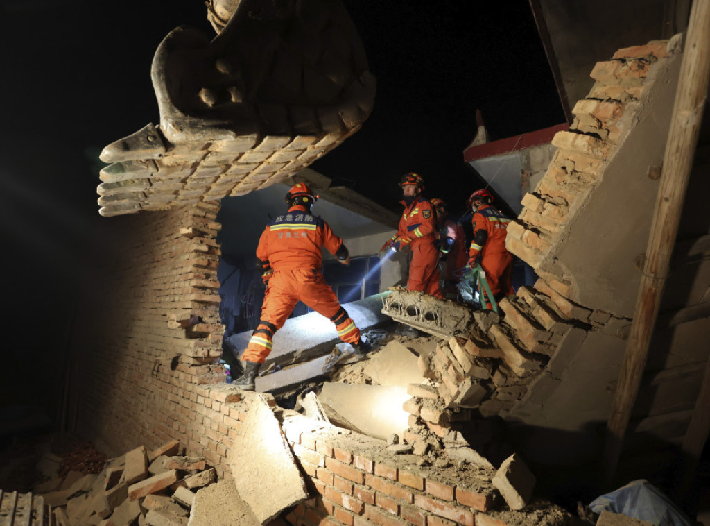 Kina: Niske temperature predstavljaju najveći problem za spasioce posle razornog zemljotresa