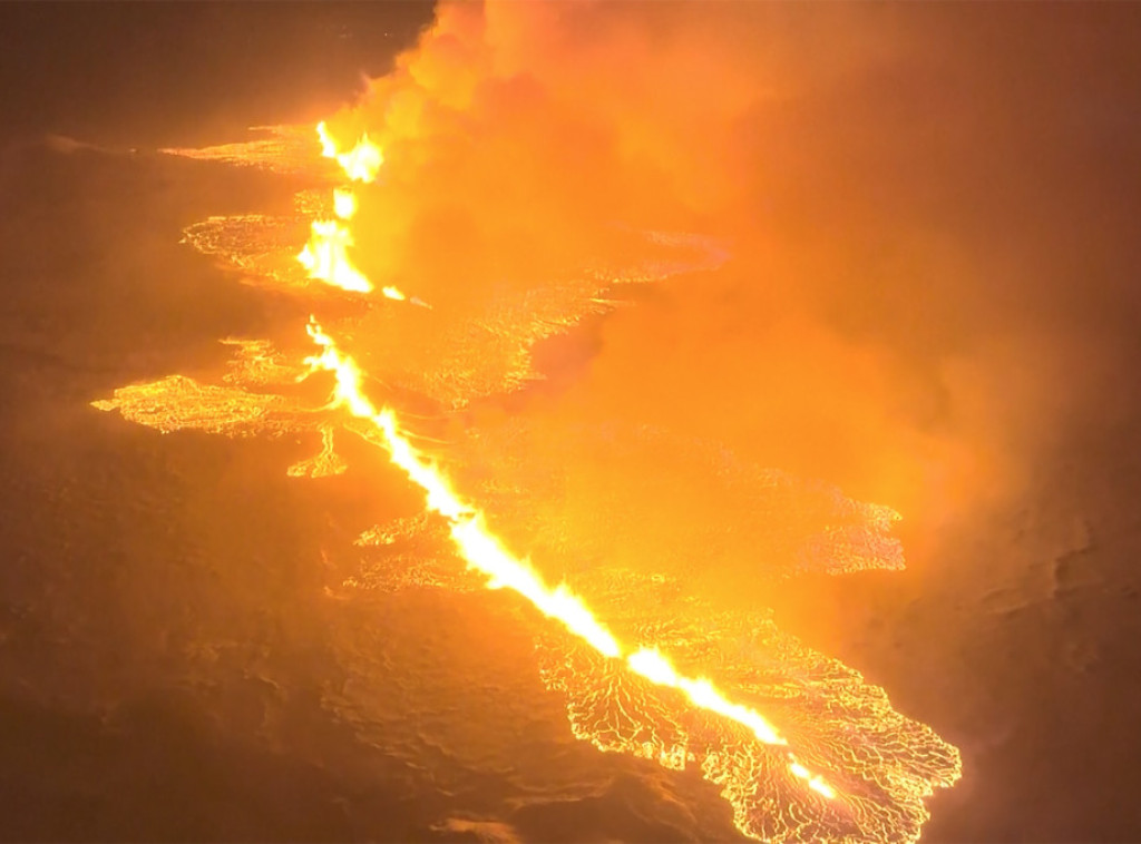 Lava zaobilazi jedini veliki grad u okolini vulkana posle erupcije na Islandu