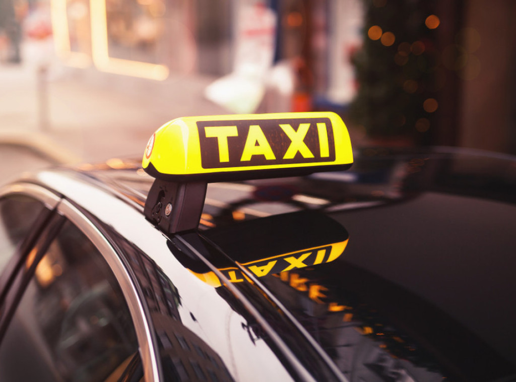 Vozač taksija u Poljskoj sprečio da stariju ženu prevare za 33.000 evra