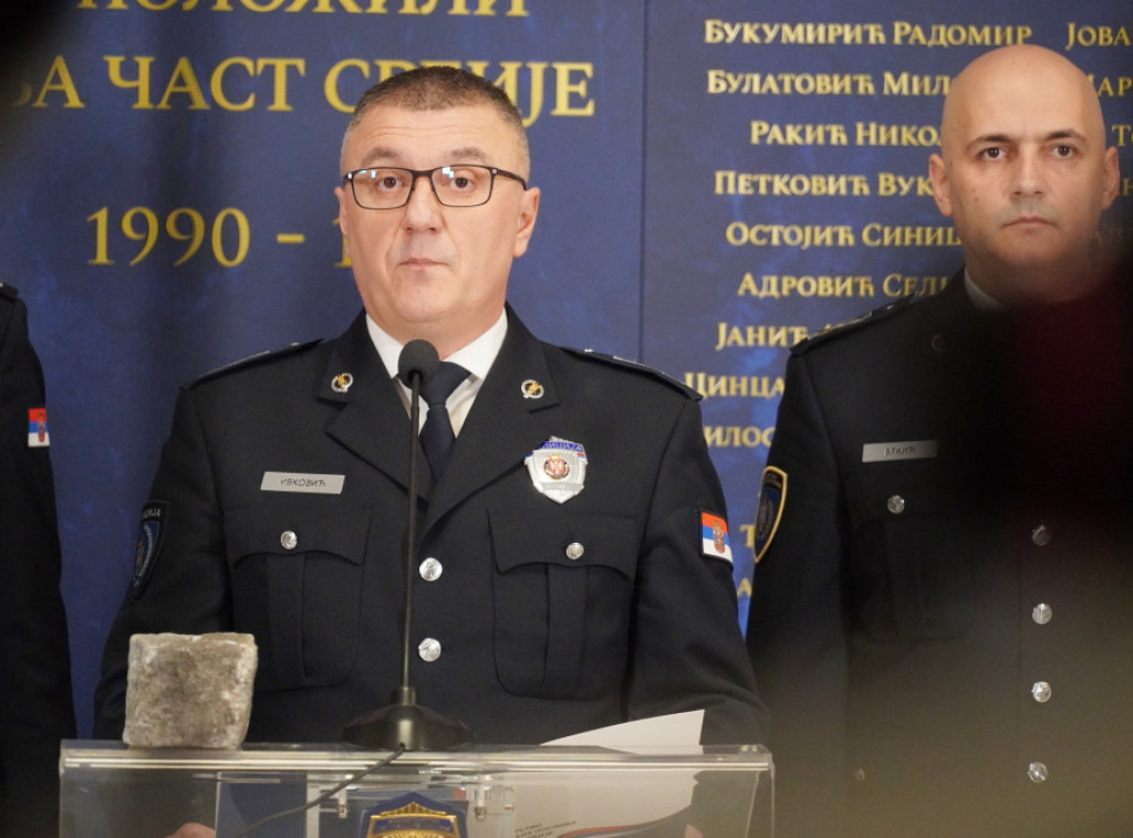 Načelnik Uprave policije: Osam policajaca povređeno prilikom pokušaja upada u Skupštinu grada