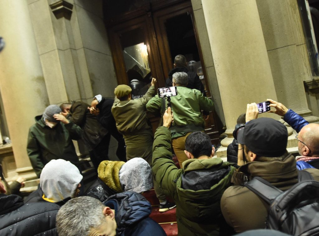 Seven convicted for riots outside Belgrade city hall