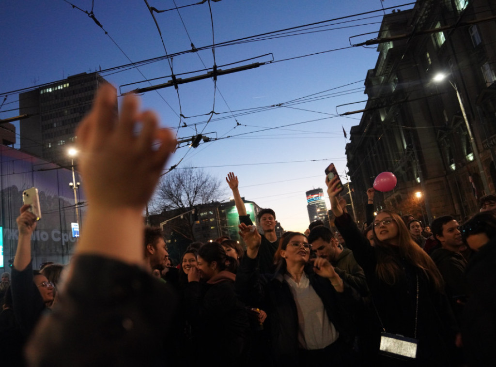 Posle protesta ispred Vlade i MDULS, studenti se pridružili opoziciji ispred RIK