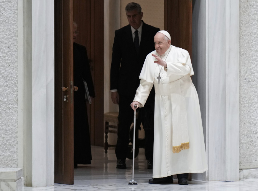 Papa Franja: Rat je zlo, pomolimo se za one koji pate