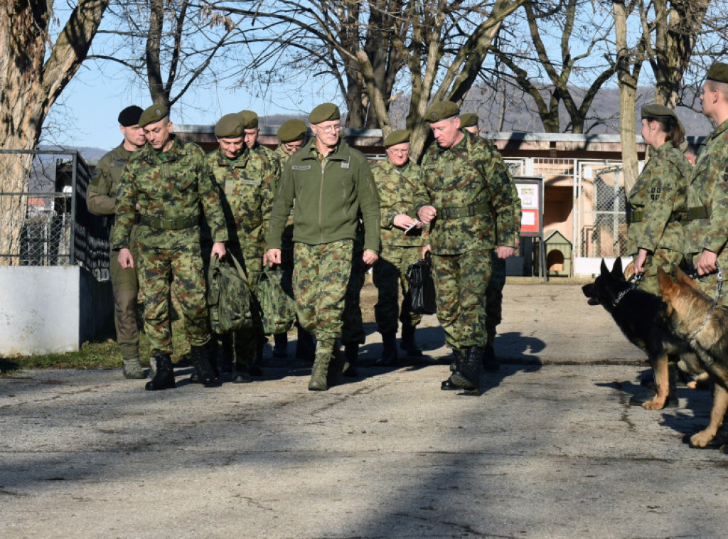 General Milan Mojsilović obišao Centar za obuku pasa u kasarni u Nišu i najavio nova ulaganja