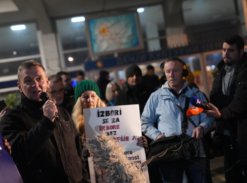 Održan još jedan protest SPN, i večeras završen ispred RTS