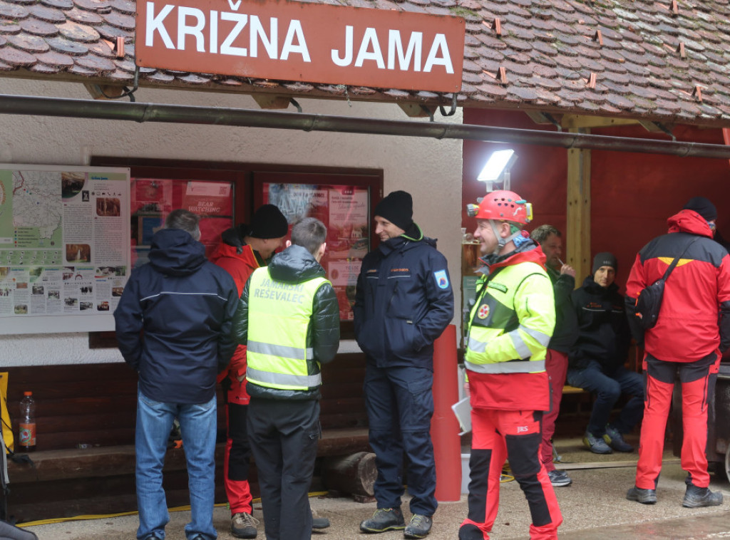 Slovenija: Spasavanje zarobljenih u pećini može da potraje danima