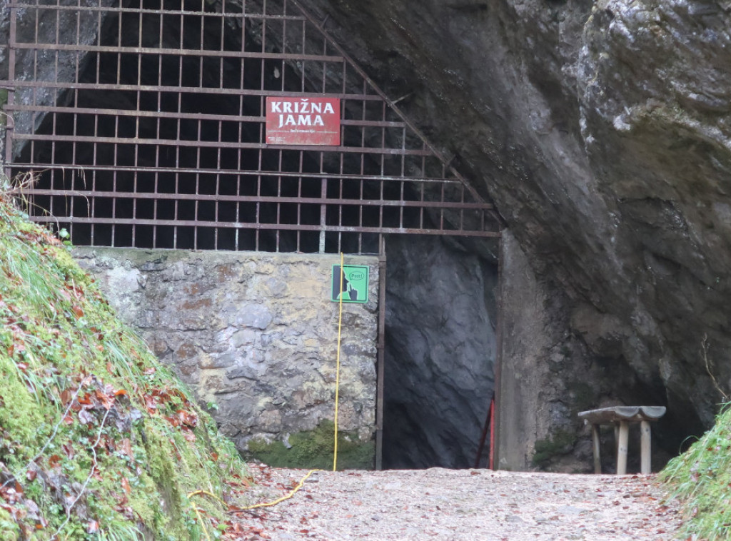 Spaseno svih pet osoba koje su bile zarobljene u pećini u Sloveniji