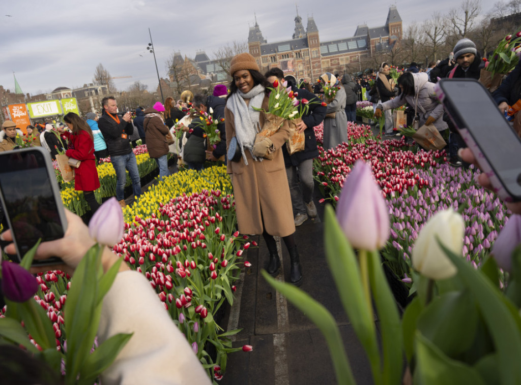 Više od 200.000 lala podeljeno je na Nacionalni dan lala u Amsterdamu