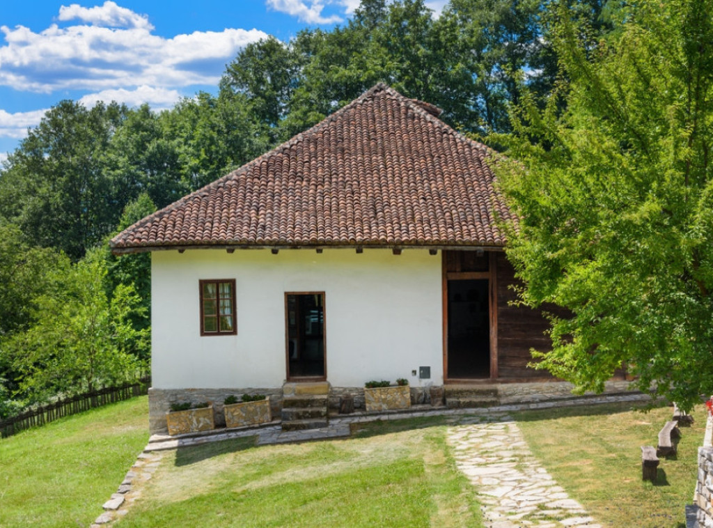 Dodeljeno još 211 seoskih kuća sa okućnicom, završen program za ovu godinu