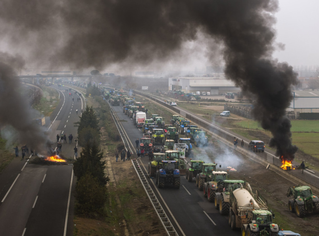 Protest poljoprivrednika u Španiji, blokirani auto-putevi