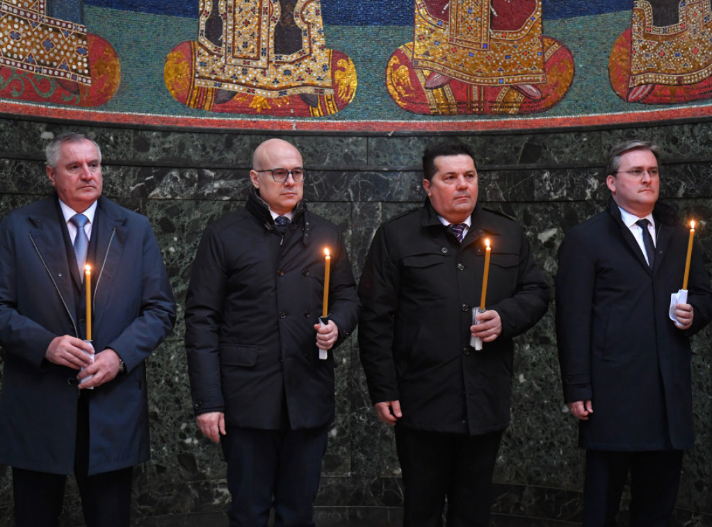 Serbian, Republika Srpska officials lay wreaths at Karadjordje's sarcophagus