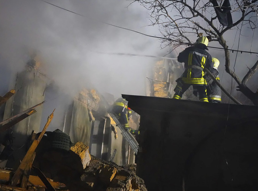 Pad ruskog drona izazvao požar u Odesi, stradale najmanje tri osobe