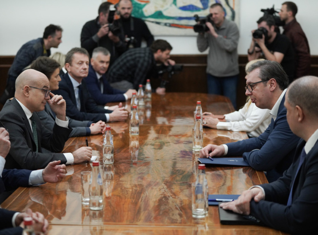 Predstavnici liste okupljene oko SNS stigli na konsultacije sa Vučićem