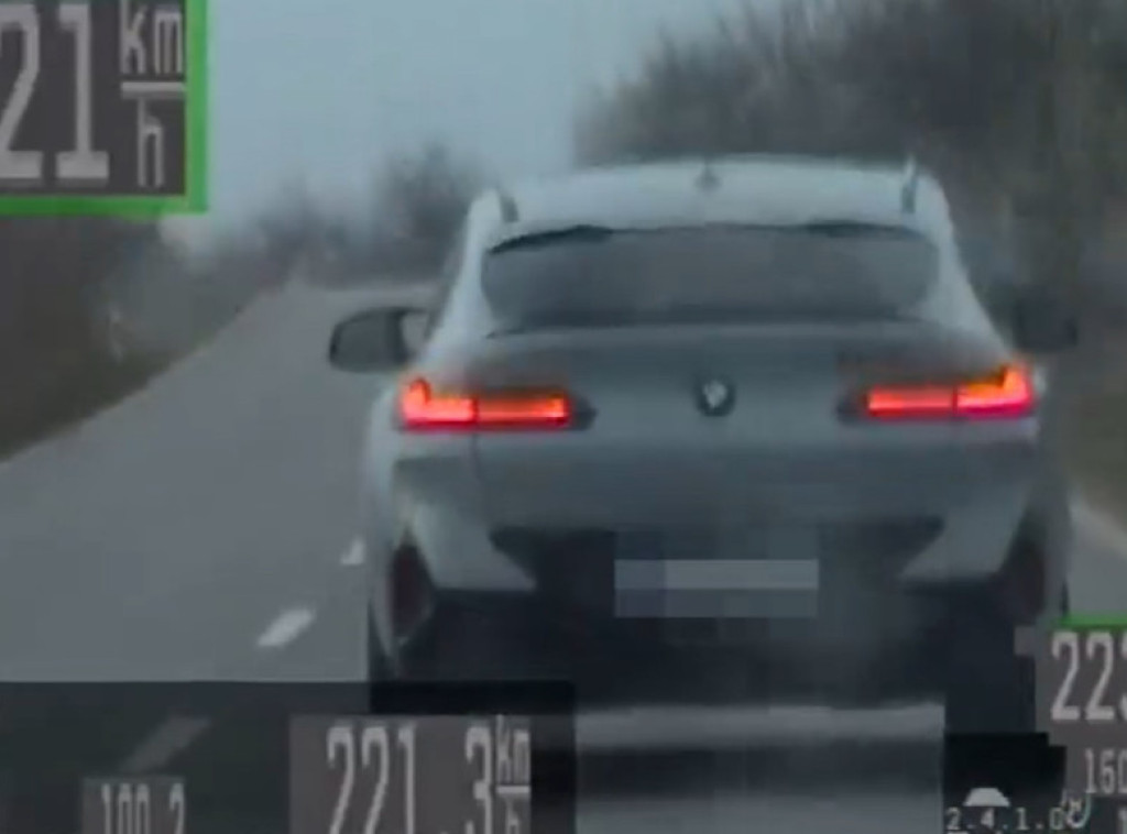 Turkinja vozila BMW brzinom preko 220 km/h na putu gde je ograničenje 80 km/h