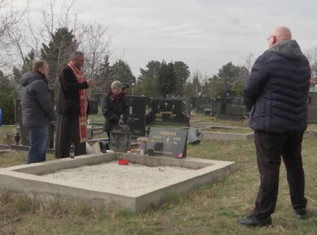 Nekoliko preostalih Srba u Prištini na Zadušnice posetilo grobove svojih predaka