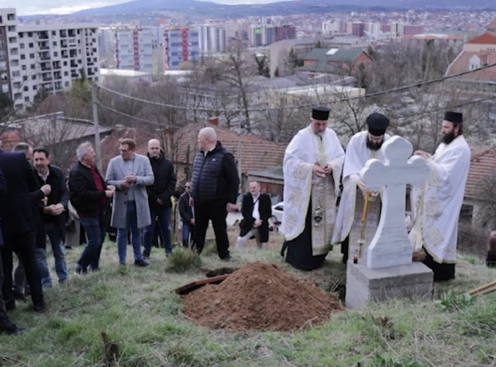 Posmrtni ostaci vraćeni na staro srpsko groblje u Kosovskoj Mitrovici